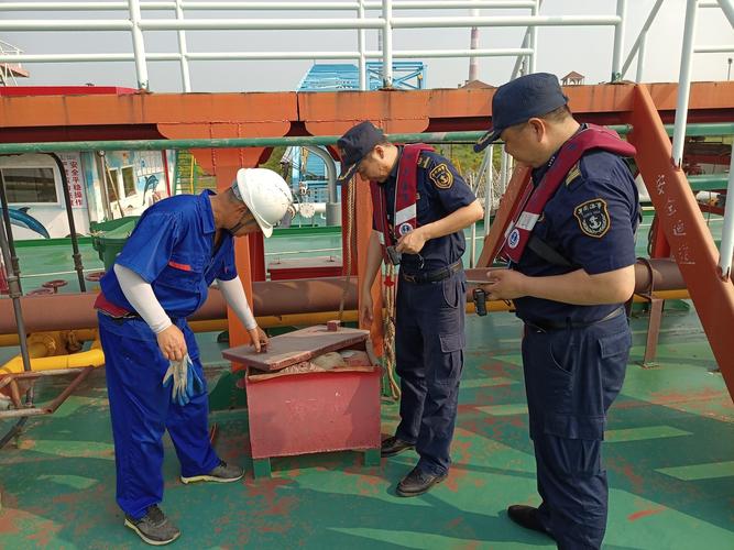 新港海事处积极开展高温天气危险品作业安全监管