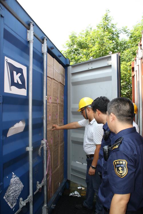 泰州海事局加大外贸危险品集装箱检查力度