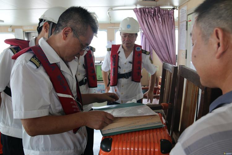 东莞海事人员检查危险品船船舶证书